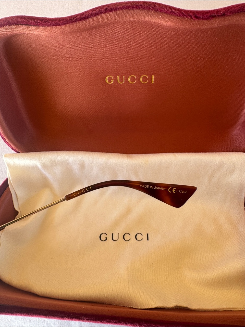 Gucci Brown and Gold Sunglasses in Branded Case - Picture 4 of 11